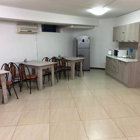 Apple City Hostel Almatı Dış mekan fotoğraf